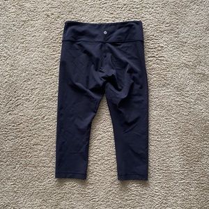 Lululemon black cropped leggings